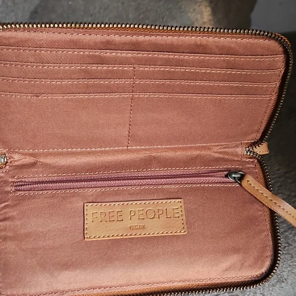 FREE PEOPLE - Brown Tan Distressed Vegan Wallet New - Picture 2 of 3